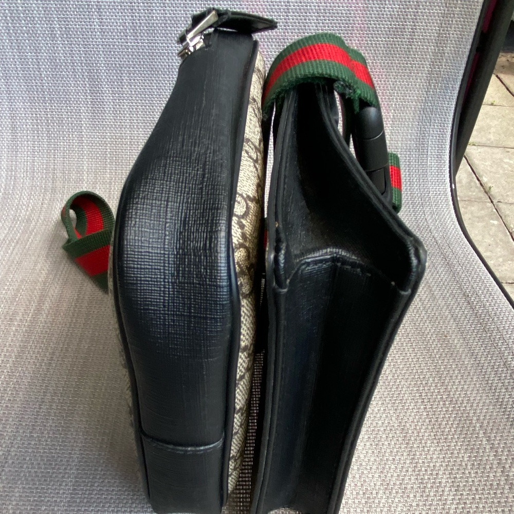 Gucci Black and Cream Belt Bag with Red and Green Strap - Picture 8 of 14